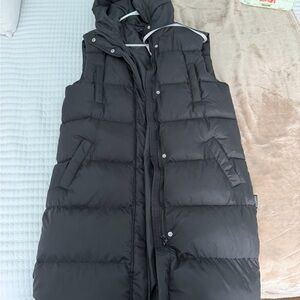 Missguided Black Hooded Puffer Vest